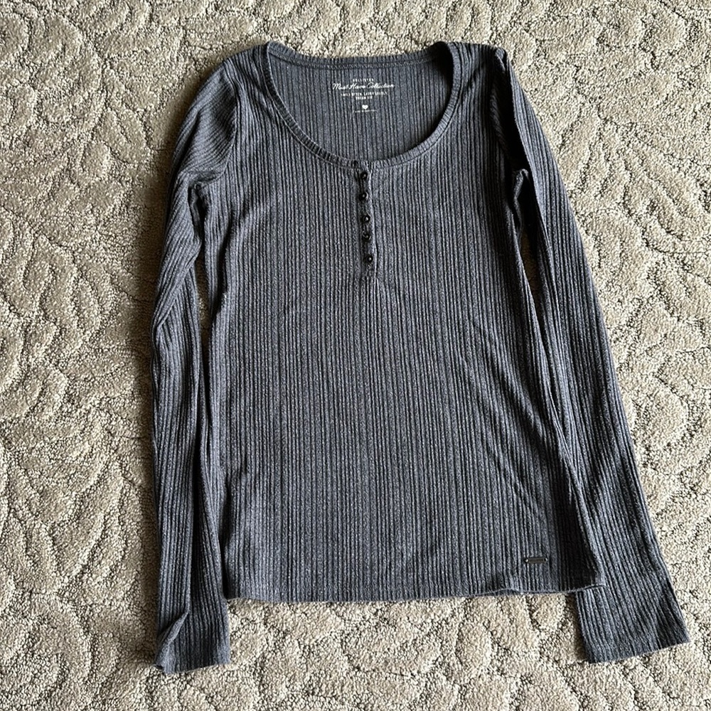 Hollister Co Gray Shirt Size Small with Buttons